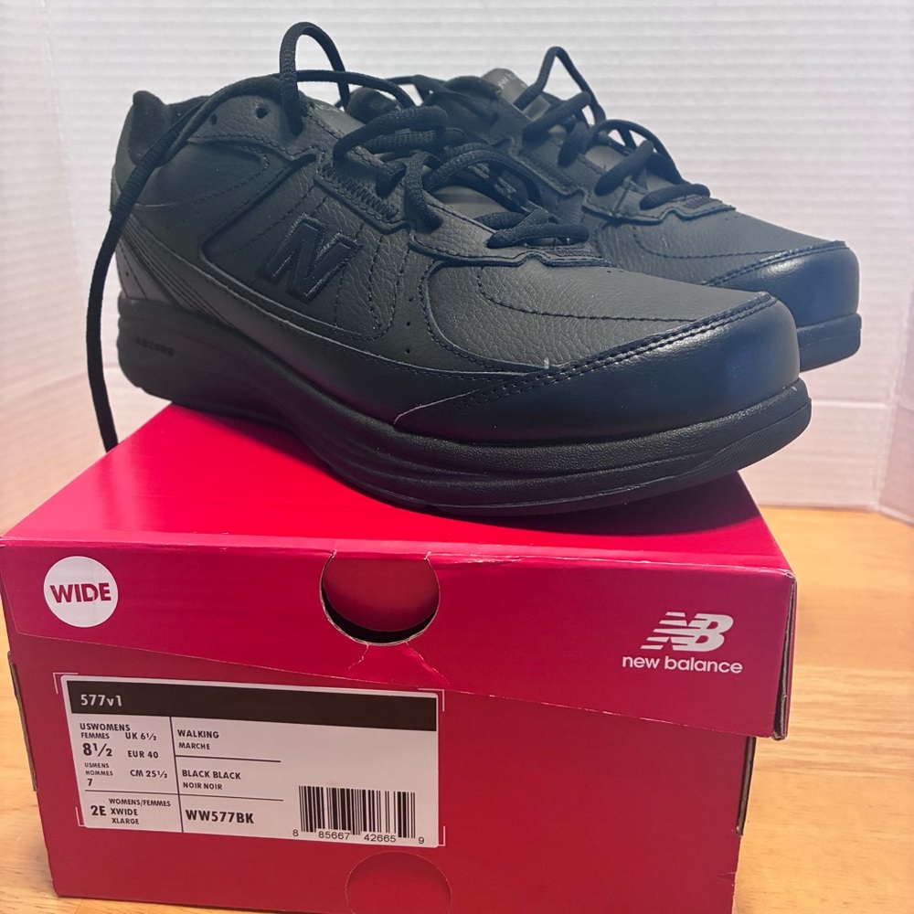 New Balance Women’s 8 1/2 2E extra wide Black Walking Shoes